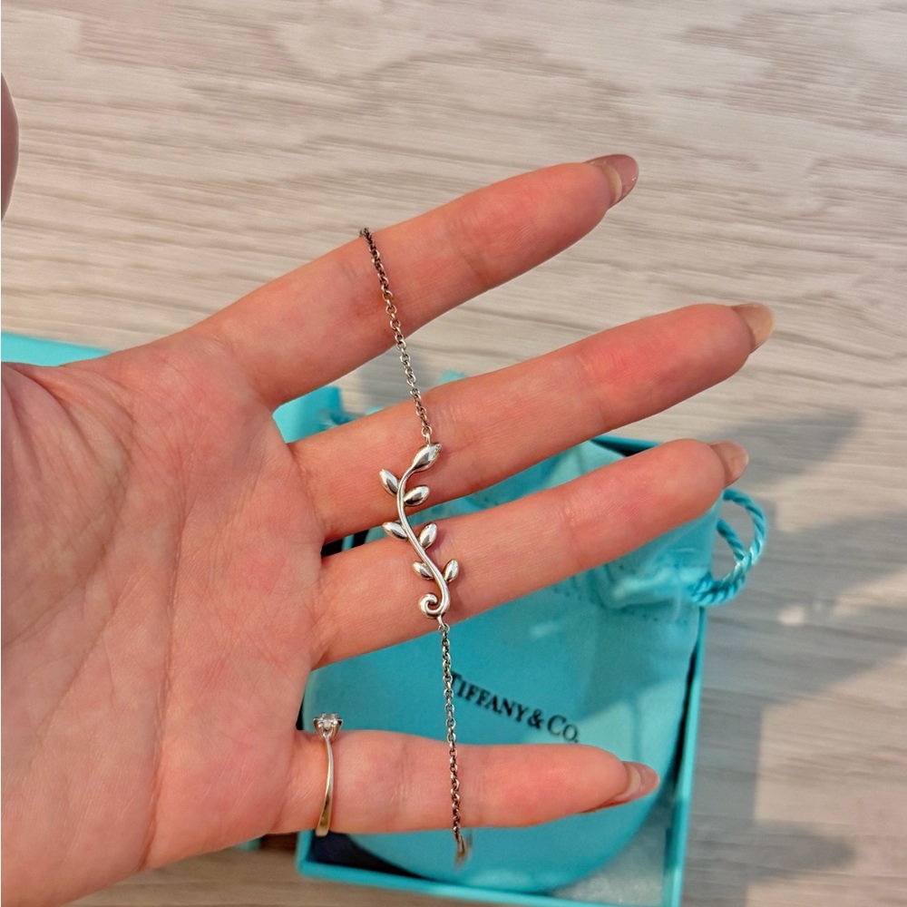 Tiffany Silver Leaf Vine Chain Bracelet - Picture 3 of 5